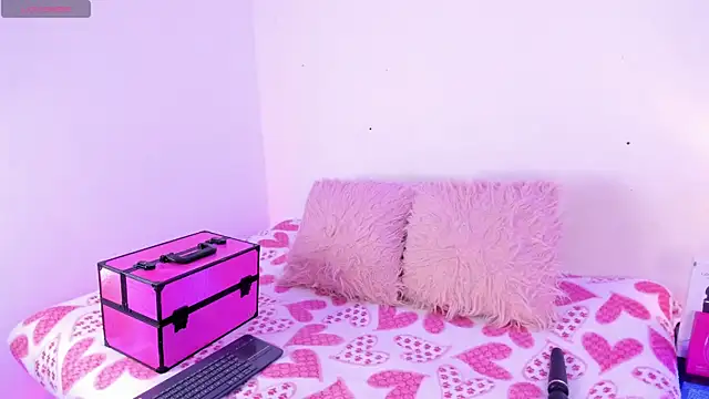 Snapshot of SophieRossi chatting on 10-03-25, 12:46 SophieRossi online show from 10-03-25, 12:46