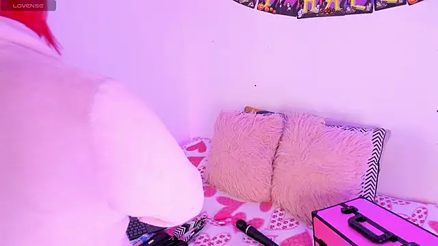 Snapshot of SophieRossi chatting on 10-08-25, 01:09 SophieRossi online show from 10-08-25, 01:09