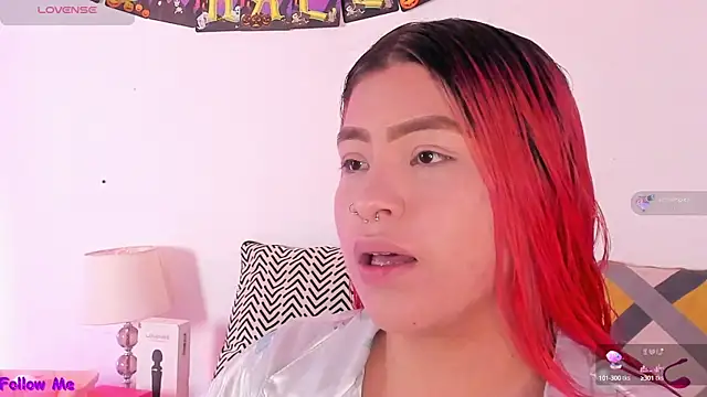 Snapshot of SophieRossi chatting on 10-12-25, 01:43 SophieRossi online show from 10-12-25, 01:43