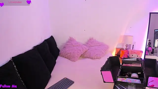 Snapshot of SophieRossi chatting on 10-23-25, 01:10 SophieRossi online show from 10-23-25, 01:10