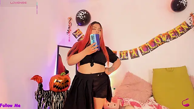 Snapshot of SophieRossi chatting on 10-30-25, 04:30 SophieRossi online show from 10-30-25, 04:30