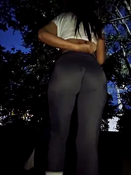 Snapshot of Yuky_ta chatting on 03-13-25, 11:38 Yuky ta online show from 03-13-25, 11:38