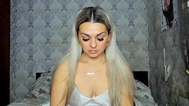 NicoletMoore online show from 12-17-24, 08:10