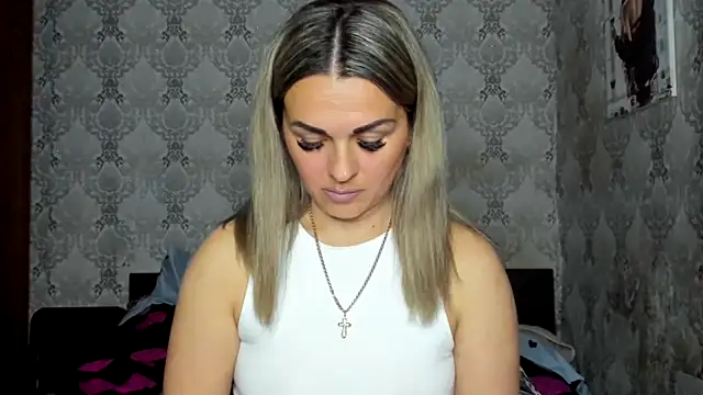 NicoletMoore online show from 04-21-26, 07:28