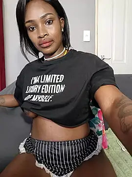 Snapshot of HoneyDropsX chatting on 10-25-25, 08:22 HoneyDropsX online show from 10-25-25, 08:22