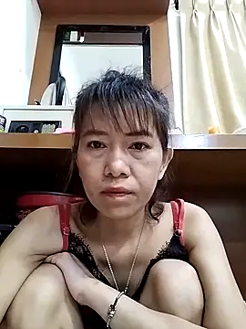 Snapshot of Little_suzy5 chatting on 05-17-26, 08:05 Little suzy5 online show from 05-17-26, 08:05