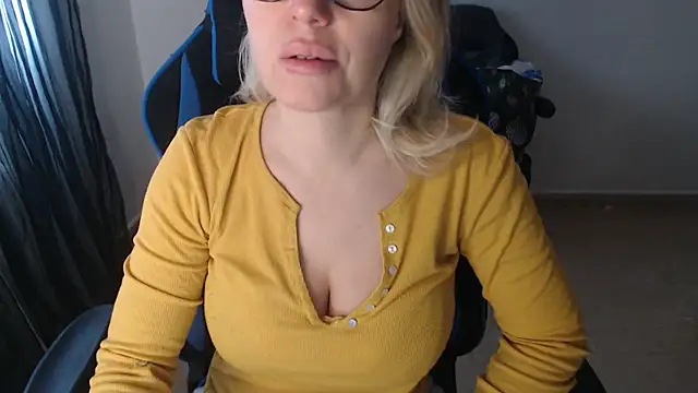 LARACRUZ30 online show from 04-12-26, 06:18