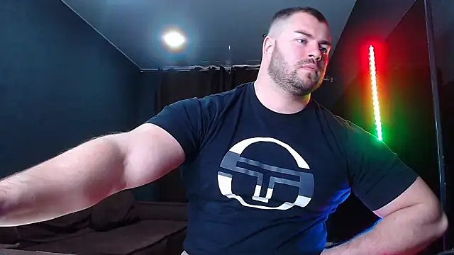 Snapshot of muscularjohnforuX chatting on 02-16-25, 12:21 muscularjohnforuX online show from 02-16-25, 12:21