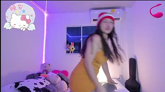 Snapshot of MollyG18 chatting on 12-27-24, 05:09 MollyG18 online show from 12-27-24, 05:09