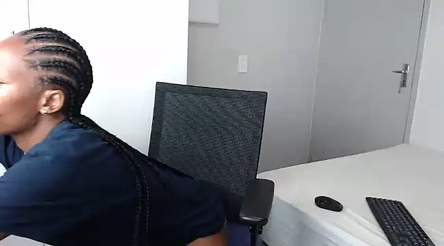 QUEENMANDYY online show from 01-16-25, 05:44