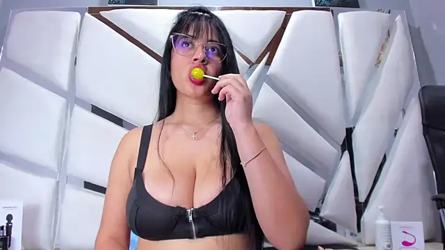 Snapshot of violeta_sexx_ chatting on 03-14-25, 08:32 violeta sexx online show from 03-14-25, 08:32