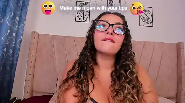 Snapshot of sweet_p_ chatting on 01-21-25, 01:54 sweet p  online show from 01-21-25, 01:54