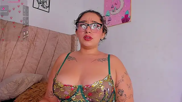 Snapshot of sweet_p_ chatting on 10-09-25, 03:32 sweet p  online show from 10-09-25, 03:32