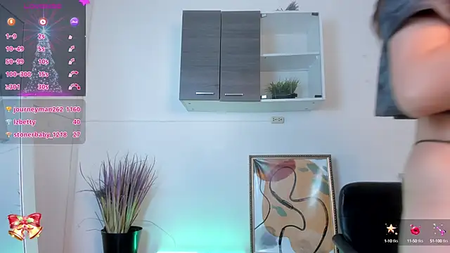 miataylorr1 online show from 12-02-24, 03:47