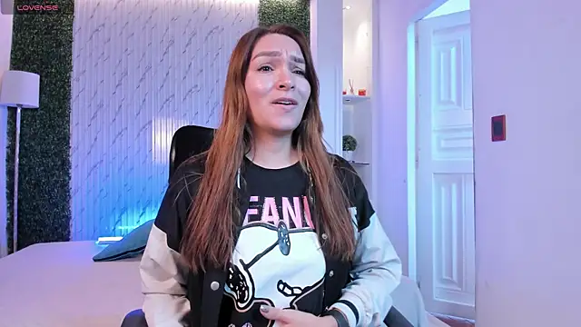 miataylorr1 online show from 12-05-25, 11:41