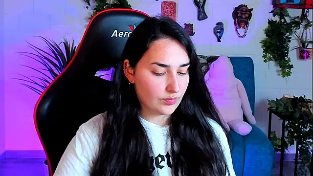 Snapshot of CeceliaJohnson chatting on 02-21-25, 02:16 CeceliaJohnson online show from 02-21-25, 02:16