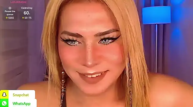 Snapshot of QUEEN_GIAMOORE69 chatting on 12-15-24, 12:29 QUEEN GIAMOORE69 online show from 12-15-24, 12:29