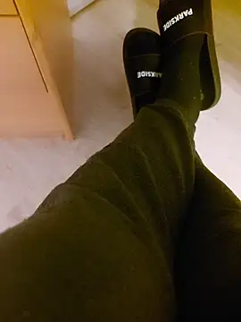 Snapshot of StarredAndrej chatting on 11-25-25, 07:36 StarredAndrej online show from 11-25-25, 07:36