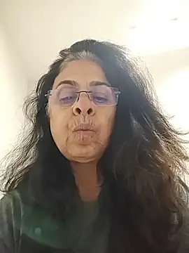 Susannemilf online show from 11-18-25, 04:11