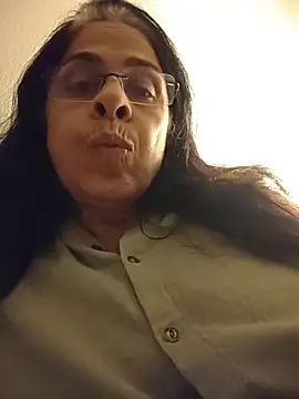 Susannemilf online show from 11-28-25, 05:21