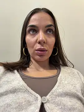 Snapshot of Bad_Giorgia chatting on 11-03-25, 09:21 Bad Giorgia online show from 11-03-25, 09:21