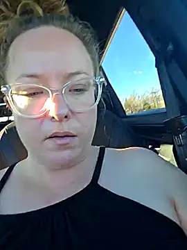 Snapshot of julimonroe chatting on 03-18-25, 03:10 julimonroe online show from 03-18-25, 03:10