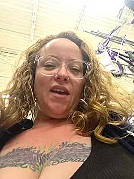 Snapshot of julimonroe chatting on 03-21-25, 06:07 julimonroe online show from 03-21-25, 06:07