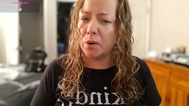 Snapshot of julimonroe chatting on 09-09-25, 03:00 julimonroe online show from 09-09-25, 03:00