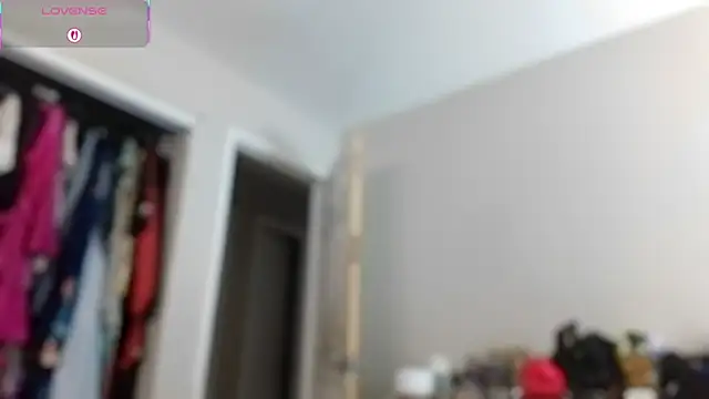 Snapshot of julimonroe chatting on 09-11-25, 03:01 julimonroe online show from 09-11-25, 03:01