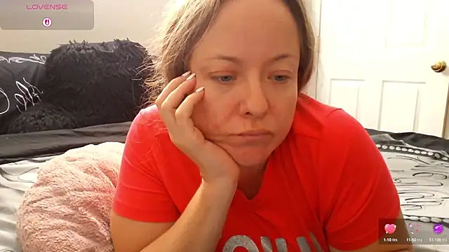 Snapshot of julimonroe chatting on 09-16-25, 03:02 julimonroe online show from 09-16-25, 03:02