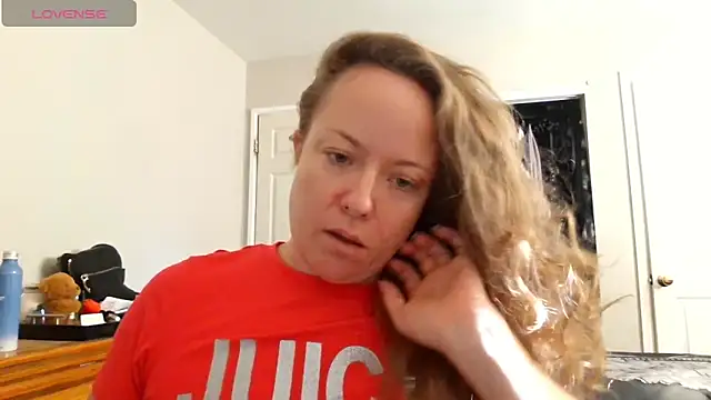 Snapshot of julimonroe chatting on 09-23-25, 02:53 julimonroe online show from 09-23-25, 02:53