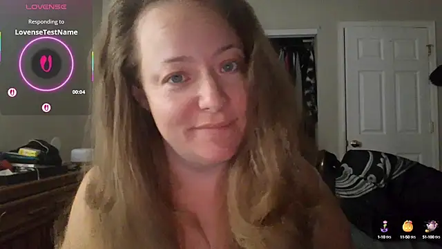 Snapshot of julimonroe chatting on 10-09-25, 10:24 julimonroe online show from 10-09-25, 10:24