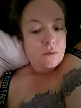 Snapshot of julimonroe chatting on 10-15-25, 05:29 julimonroe online show from 10-15-25, 05:29