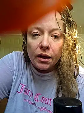 Snapshot of julimonroe chatting on 10-25-25, 09:31 julimonroe online show from 10-25-25, 09:31