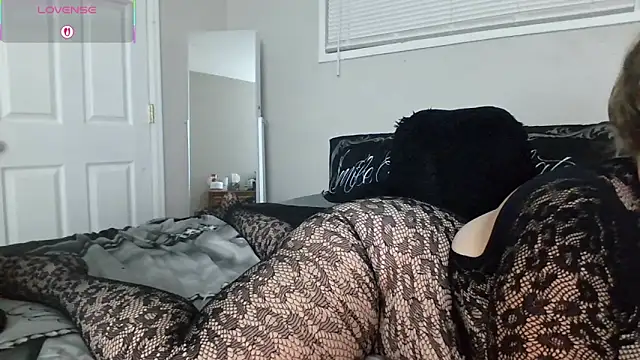 julimonroe online show from 11-01-25, 02:13