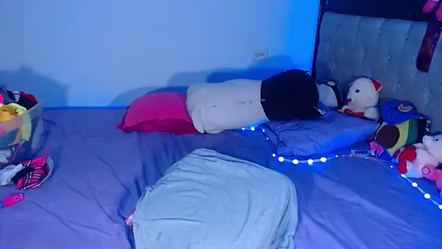 Snapshot of Pamelanicole chatting on 11-22-25, 02:43 Pamelanicole online show from 11-22-25, 02:43