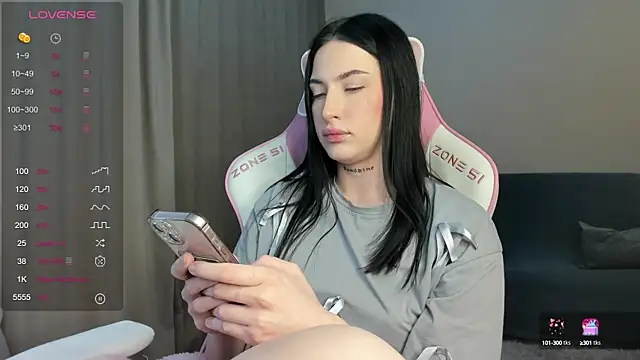 JenniferQueen11 online show from 01-05-25, 02:19