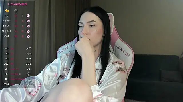 JenniferQueen11 online show from 01-14-25, 07:48