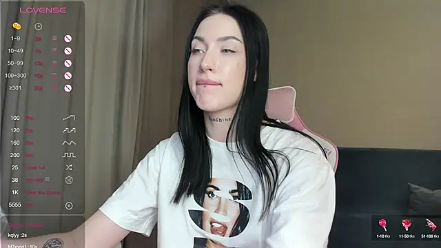 JenniferQueen11 online show from 01-19-25, 12:28