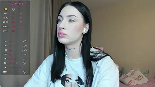 JenniferQueen11 online show from 01-22-25, 02:35