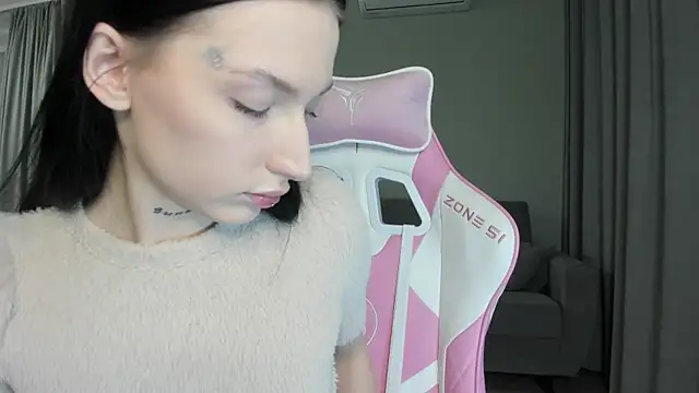 JenniferQueen11 online show from 10-17-25, 11:57