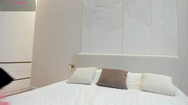 JenniferQueen11 online show from 03-15-26, 09:04