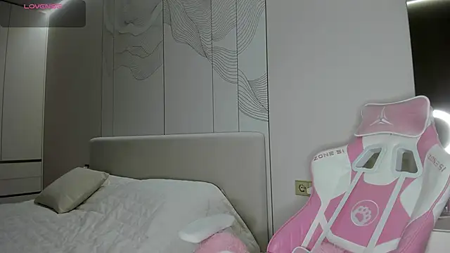 JenniferQueen11 online show from 04-26-26, 09:18