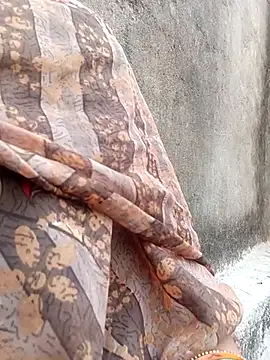 Snapshot of Lattika-Bhabhi chatting on 03-20-25, 11:49 Lattika-Bhabhi online show from 03-20-25, 11:49