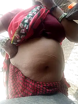 Snapshot of Lattika-Bhabhi chatting on 10-10-25, 07:40 Lattika-Bhabhi online show from 10-10-25, 07:40