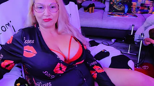 Snapshot of mature_lisa_naughty chatting on 09-14-25, 09:14 mature lisa naughty online show from 09-14-25, 09:14