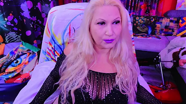 Snapshot of mature_lisa_naughty chatting on 10-13-25, 08:31 mature lisa naughty online show from 10-13-25, 08:31