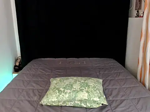 Snapshot of Angelic_Fuckerxxx chatting on 10-01-25, 02:17 Angelic Fuckerxxx online show from 10-01-25, 02:17