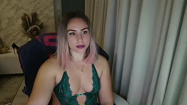 Snapshot of Annyfit4you chatting on 10-31-25, 02:56 Annyfit4you online show from 10-31-25, 02:56