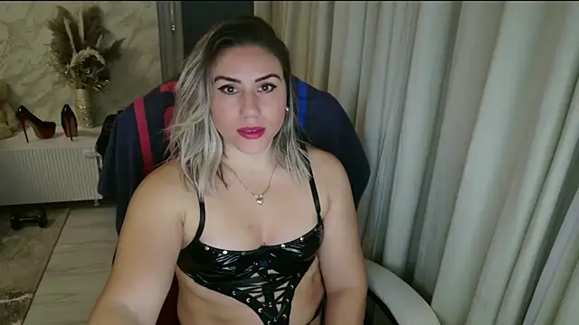 Snapshot of Annyfit4you chatting on 11-11-25, 03:17 Annyfit4you online show from 11-11-25, 03:17